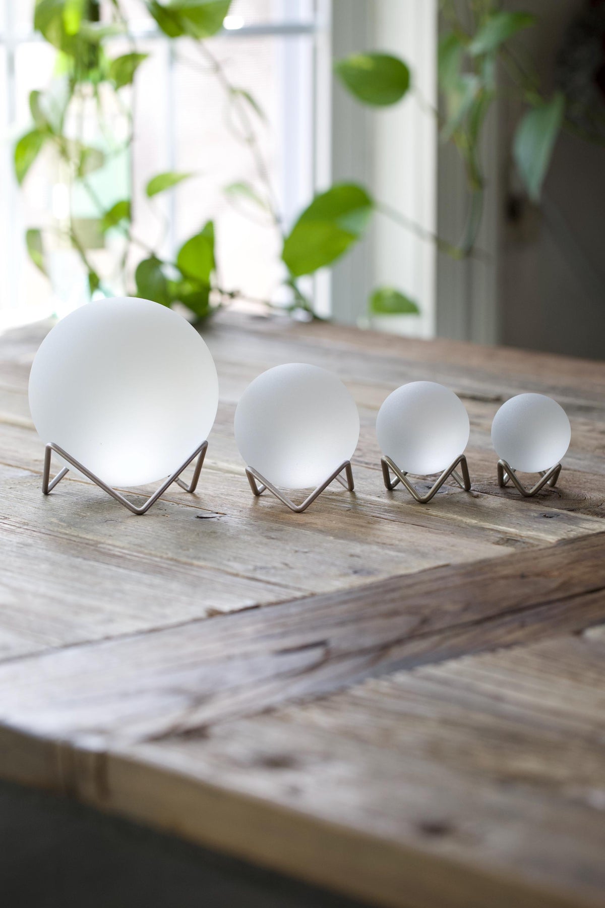 White - Seaglass Ball with Metal Stand